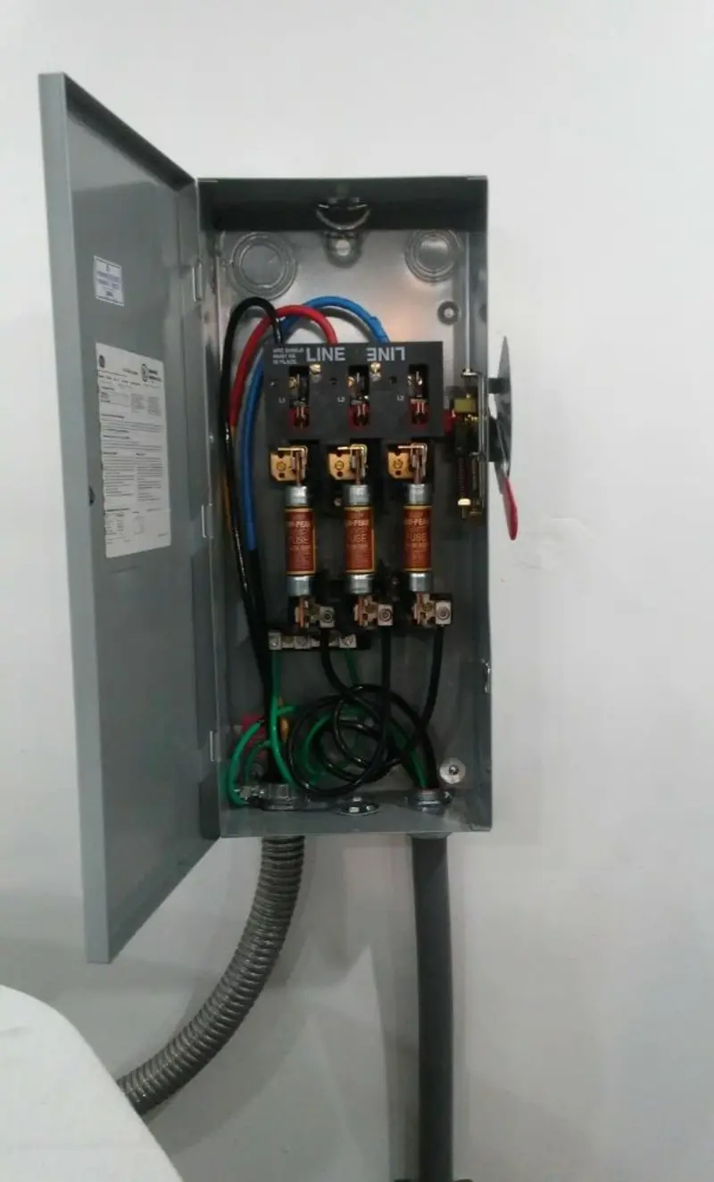 Three-phase disconnect switch installed for Smoke Detector Installation in Hercules
